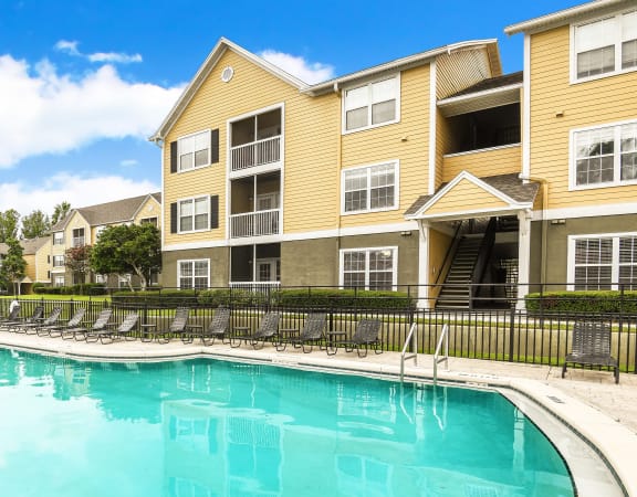 The Colony at Deerwood Apartments in Jacksonville, FL near I-295, I-95